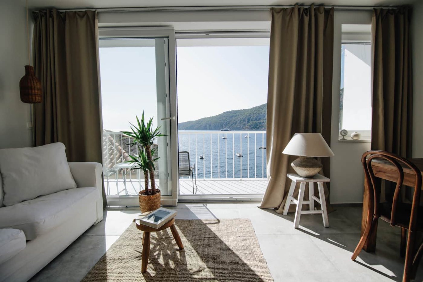 Chic Seafront Apartment — interior